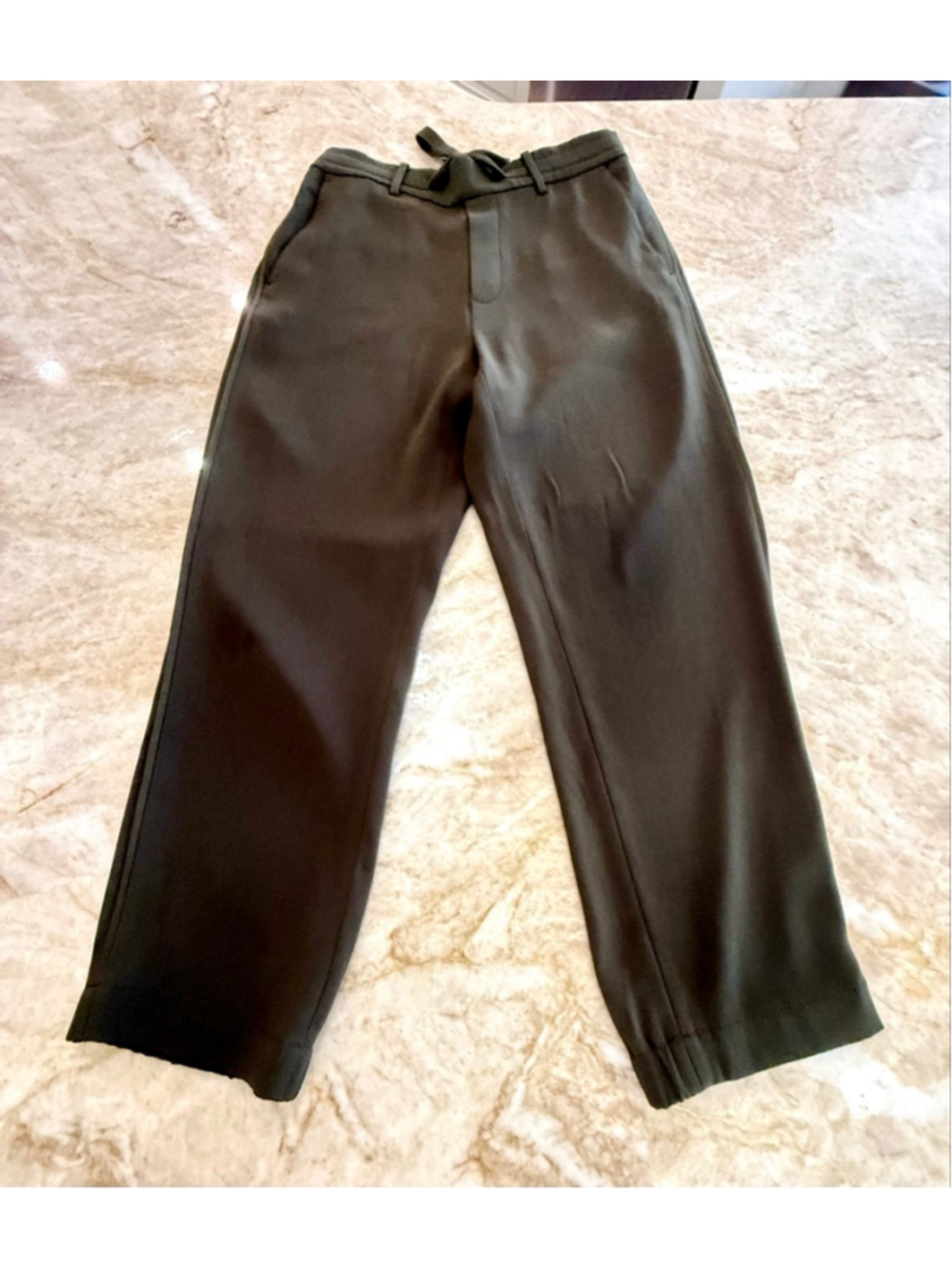 VINCE olive green pull on elastic trouser. Medium ankle length